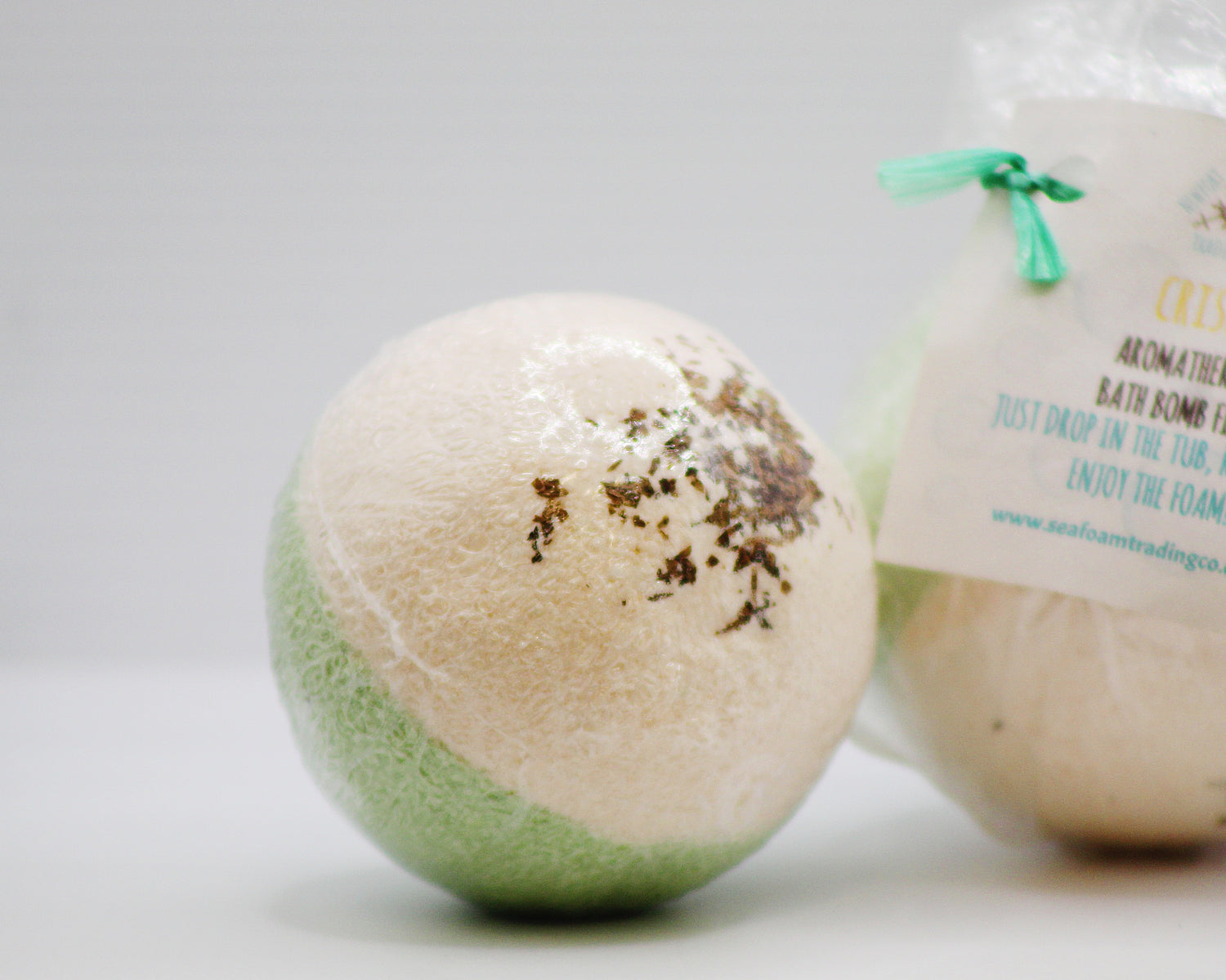 Crisp- White Tea + Ginger Organic Handmade Bath Bomb